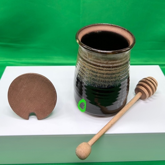 Handcrafted Stoneware Pottery Honey Pot Jar With Lid And Wood Dipper - Picture 6 of 10